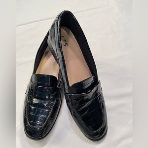 LTS, Long Tall Sally, women’s Black crocodile embossed Vegan Loafers,‎ size 12